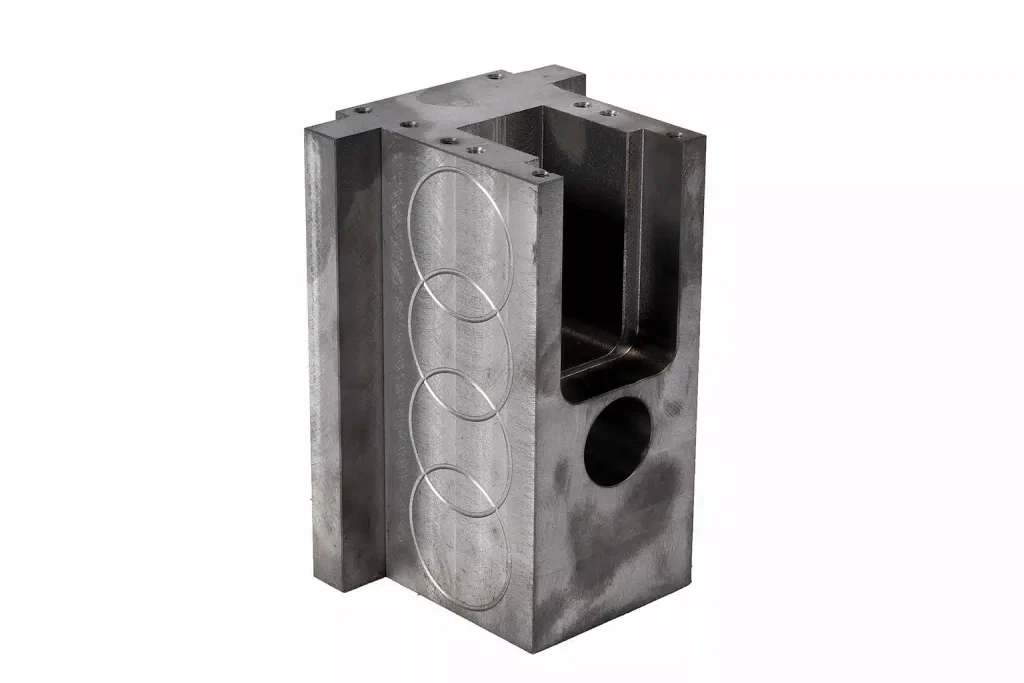Bloco de metal estrutural fresado em CNC com maquinagem de cavidades e caraterísticas de furos de precisão