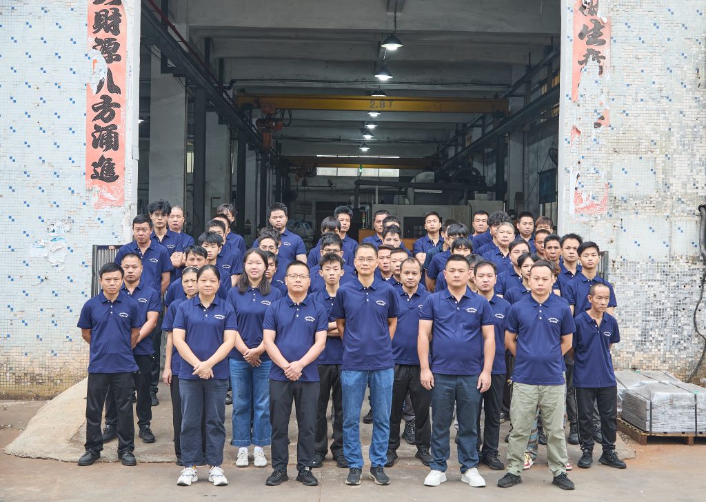 Minhe machining team group photo at the factory