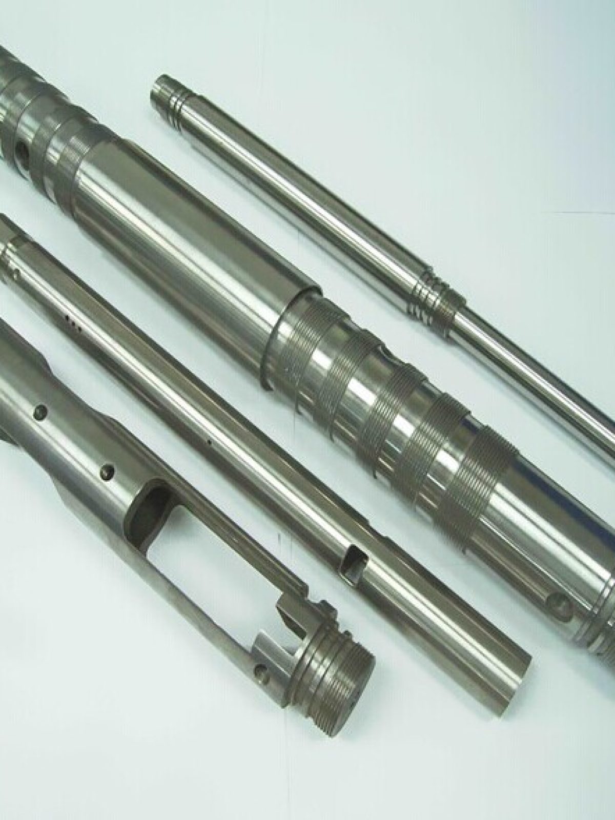 Precision machined steel shafts - high precision turned components